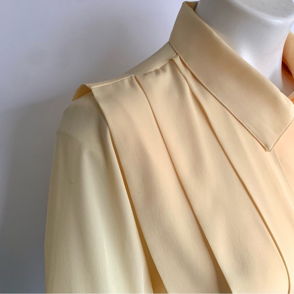 v i n t a g e :: Pleated Glamorous Padded Satin Blosse - Picture 3 of 10